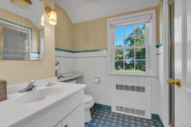 1060 Ridge Road, Hamden, CT 06517