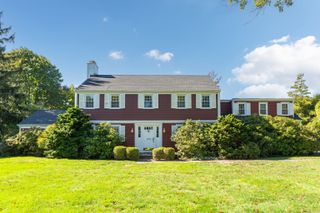 1060 Ridge Road, Hamden, CT 06517