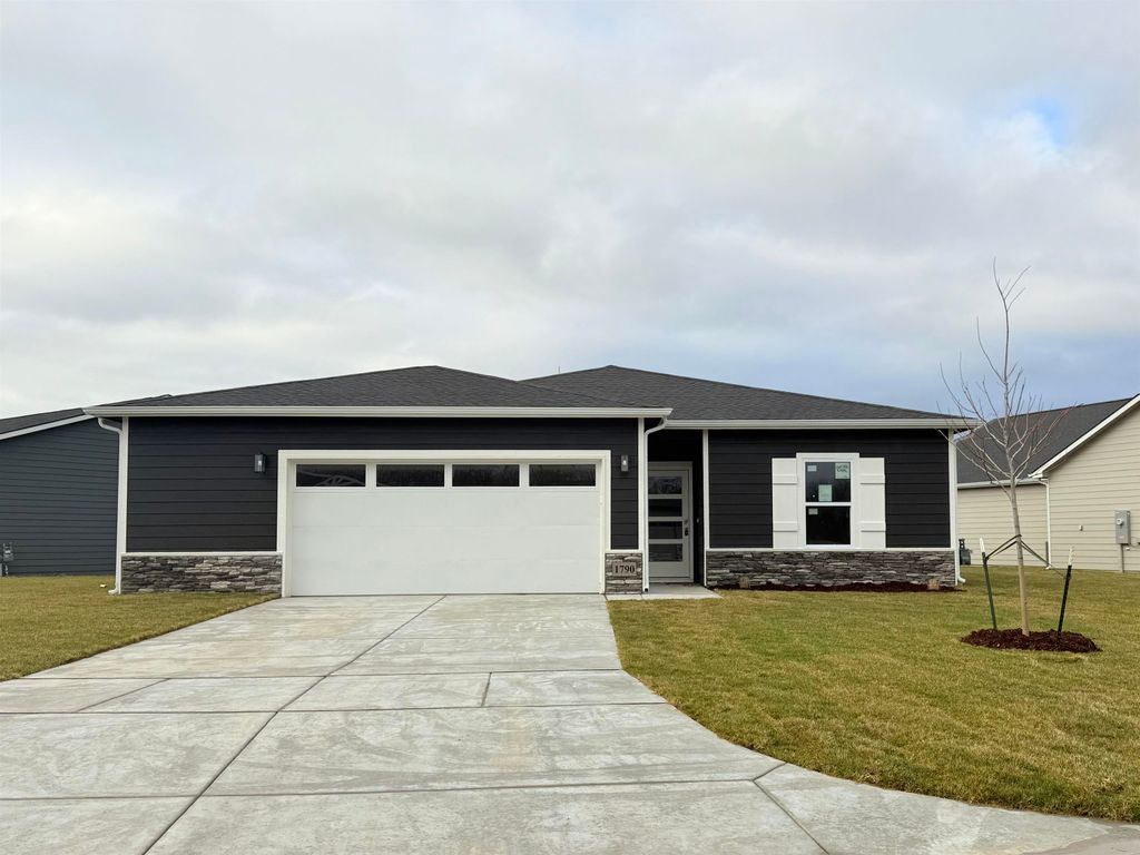 1790 W Redbud Lane, Goddard, KS 67052