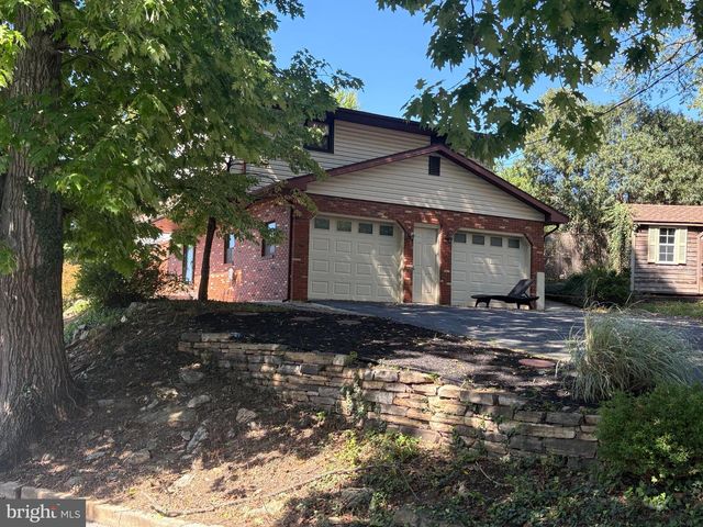 3025 RED OAK RD, Reading, PA 19605