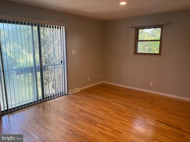 3025 RED OAK RD, Reading, PA 19605