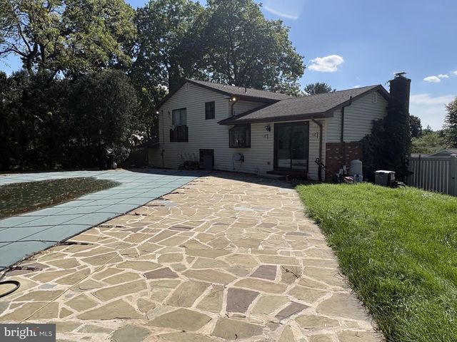 3025 RED OAK RD, Reading, PA 19605