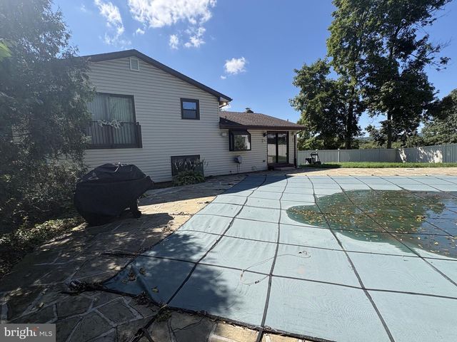 3025 RED OAK RD, Reading, PA 19605