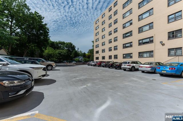 25 Grand Avenue 1E, Hackensack, NJ 07601
