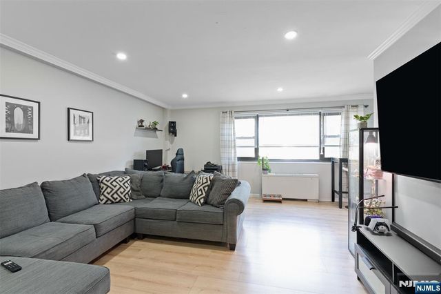 25 Grand Avenue 1E, Hackensack, NJ 07601