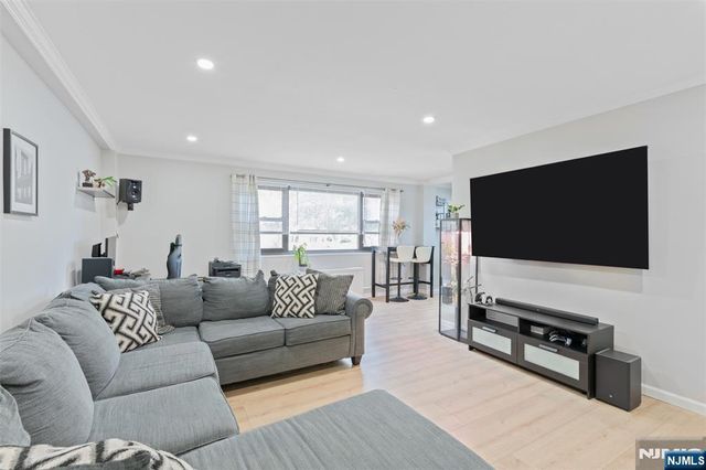 25 Grand Avenue 1E, Hackensack, NJ 07601