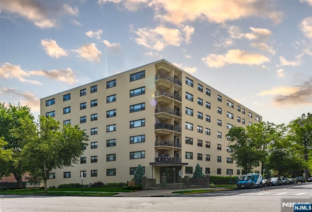 25 Grand Avenue 1E, Hackensack, NJ 07601