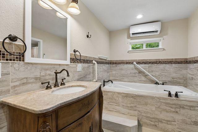 4812 Hollowbrook Road, Fort Worth, TX 76103