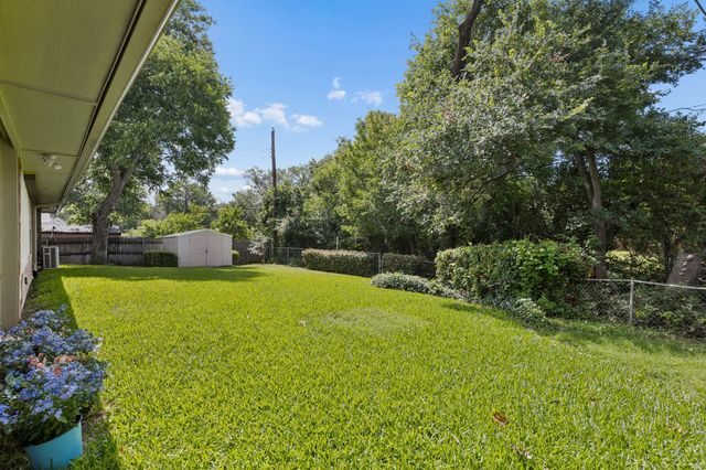 4812 Hollowbrook Road, Fort Worth, TX 76103