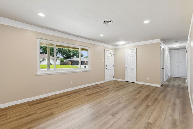 4812 Hollowbrook Road, Fort Worth, TX 76103