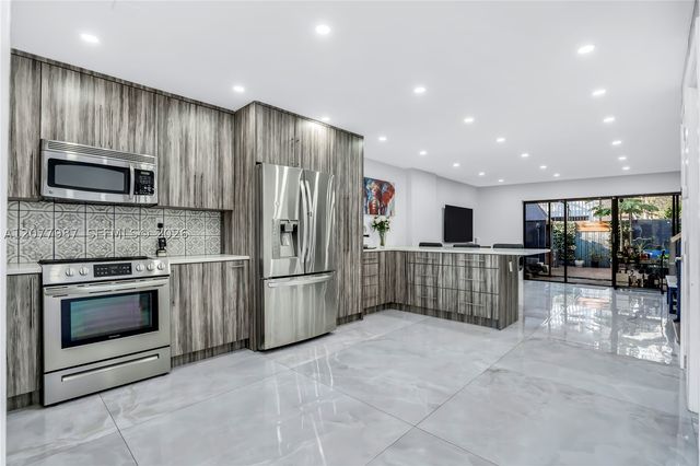 3321 Simms St 13B, Hollywood, FL 33021
