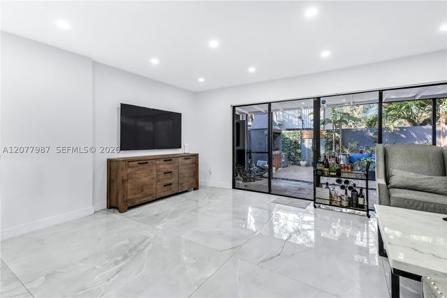 3321 Simms St 13B, Hollywood, FL 33021