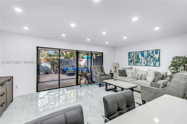 3321 Simms St 13B, Hollywood, FL 33021
