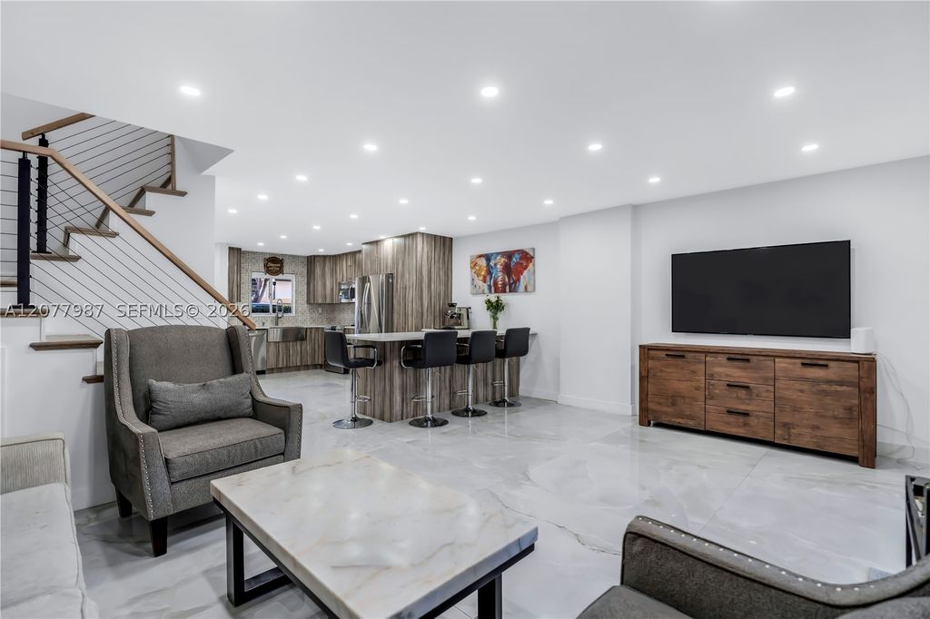 3321 Simms St 13B, Hollywood, FL 33021