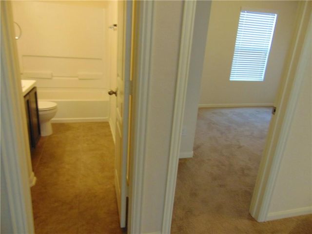 124 Hollis LN, Kyle, TX 78640