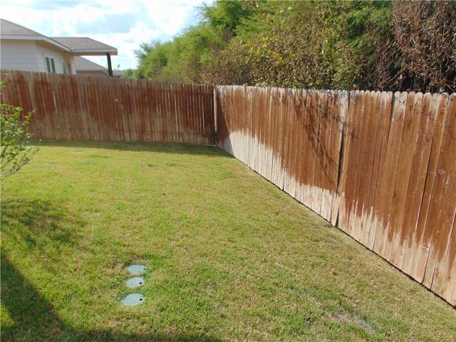 124 Hollis LN, Kyle, TX 78640
