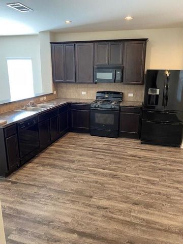 124 Hollis LN, Kyle, TX 78640