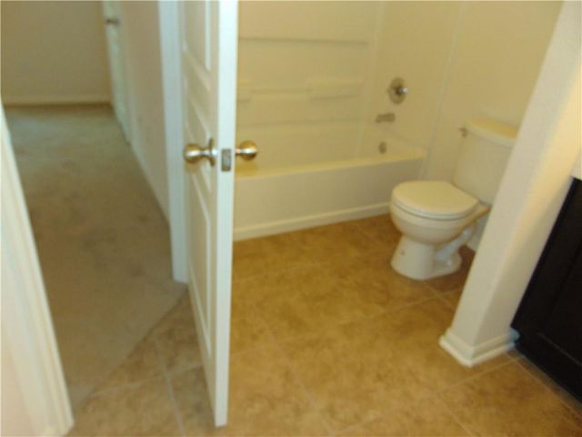 124 Hollis LN, Kyle, TX 78640
