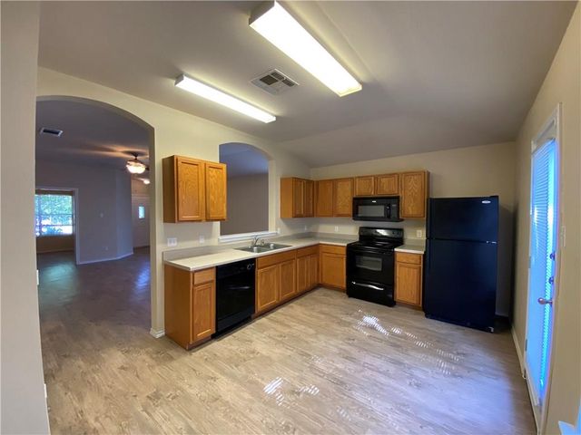 1002 W South ST, Leander, TX 78641