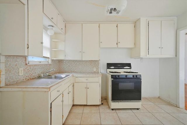 3633 Chestnut St, Corpus Christi, TX 78411