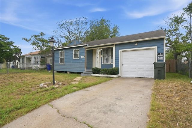 3633 Chestnut St, Corpus Christi, TX 78411