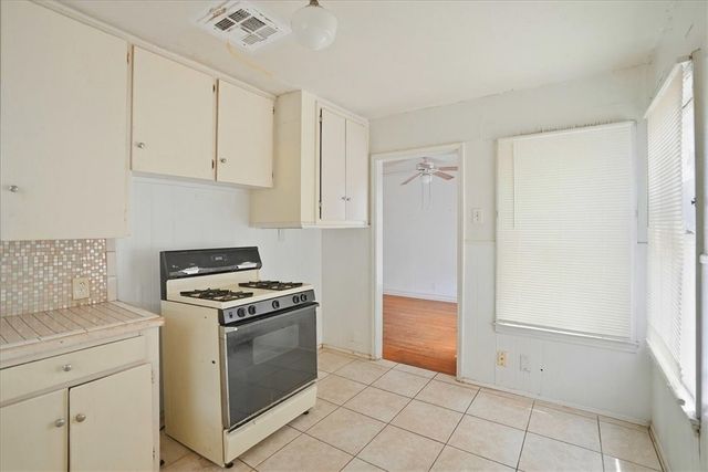 3633 Chestnut St, Corpus Christi, TX 78411