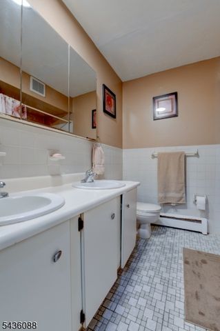1303 Cricket Ln, Woodbridge Twp., NJ 07095