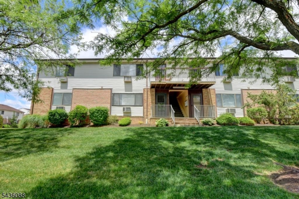 1303 Cricket Ln, Woodbridge Twp., NJ 07095