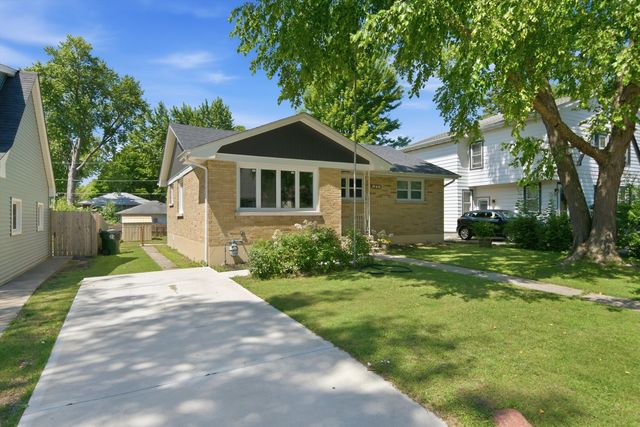 340 Dalton Avenue, Mundelein, IL 60060
