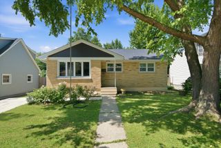 340 Dalton Avenue, Mundelein, IL 60060