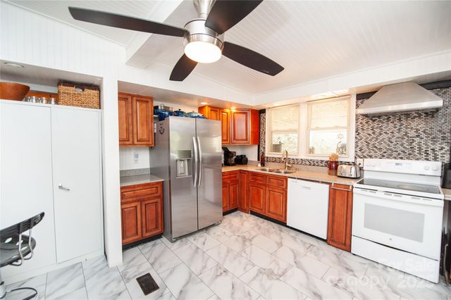 1924 Lamb Mountain Road, Hendersonville, NC 28792