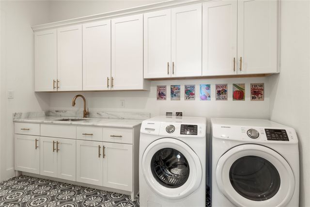 111 Sun Valley, Mabank, TX 75147