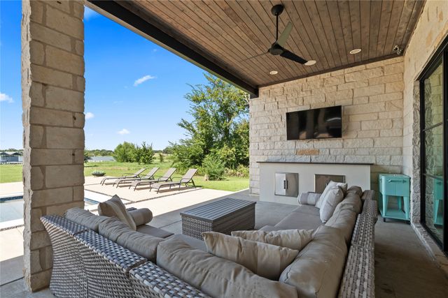 111 Sun Valley, Mabank, TX 75147