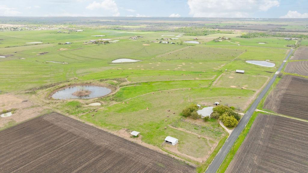 19810 Janak RD, Coupland, TX 78615