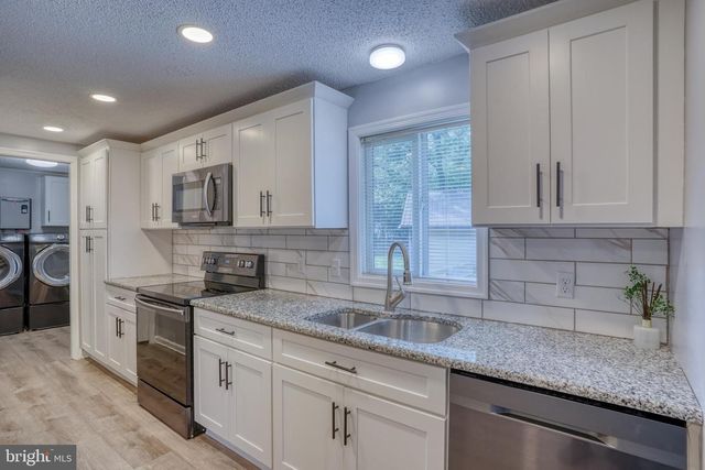 1077 DINAHS CORNER RD, Dover, DE 19904