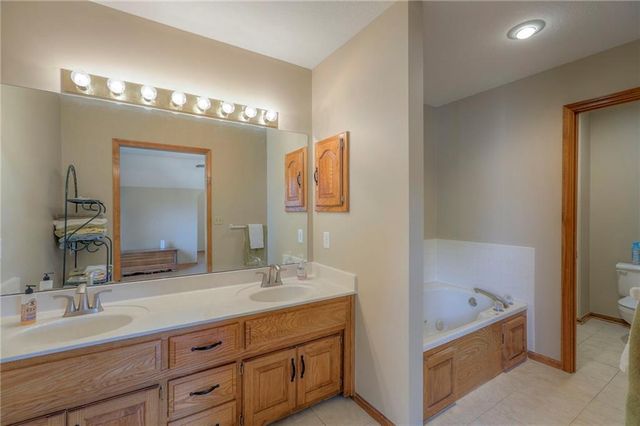 117 Tess Drive, Lee's Summit, MO 64081