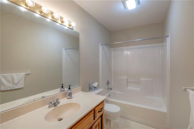 117 Tess Drive, Lee's Summit, MO 64081