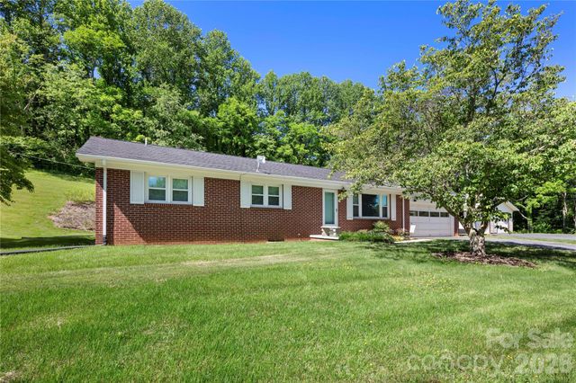 83 Honeysuckle Lane, Burnsville, NC 28714