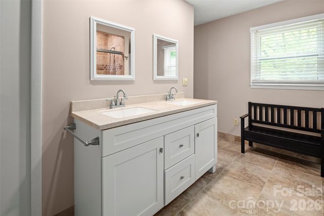 83 Honeysuckle Lane, Burnsville, NC 28714