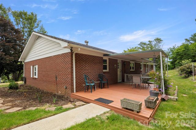 83 Honeysuckle Lane, Burnsville, NC 28714