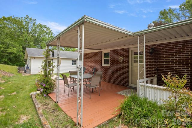 83 Honeysuckle Lane, Burnsville, NC 28714