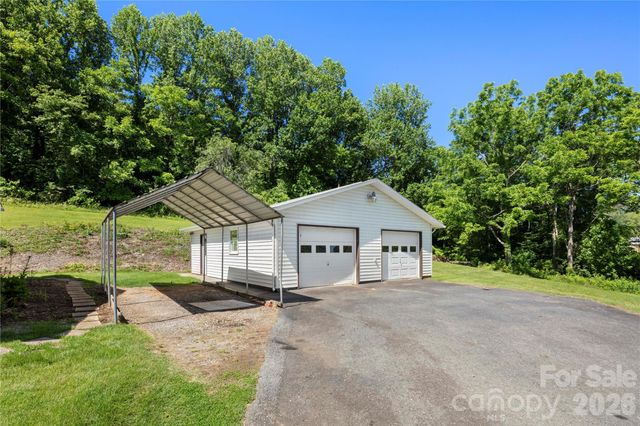 83 Honeysuckle Lane, Burnsville, NC 28714