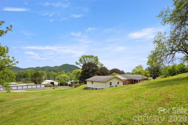 83 Honeysuckle Lane, Burnsville, NC 28714