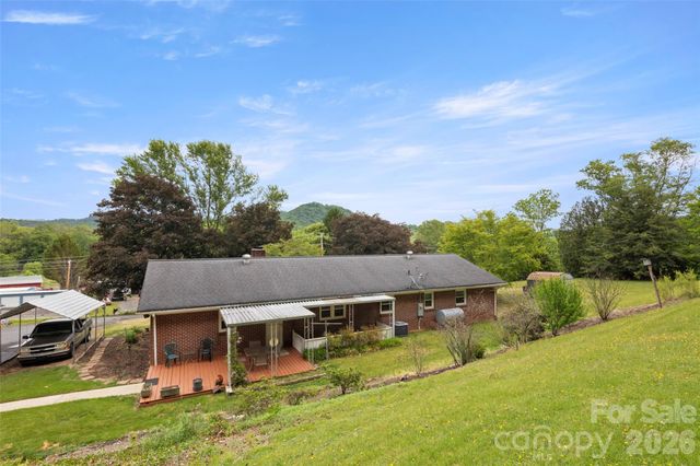 83 Honeysuckle Lane, Burnsville, NC 28714
