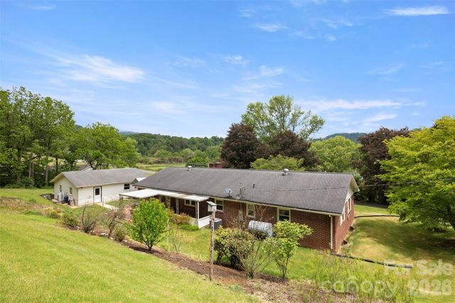 83 Honeysuckle Lane, Burnsville, NC 28714