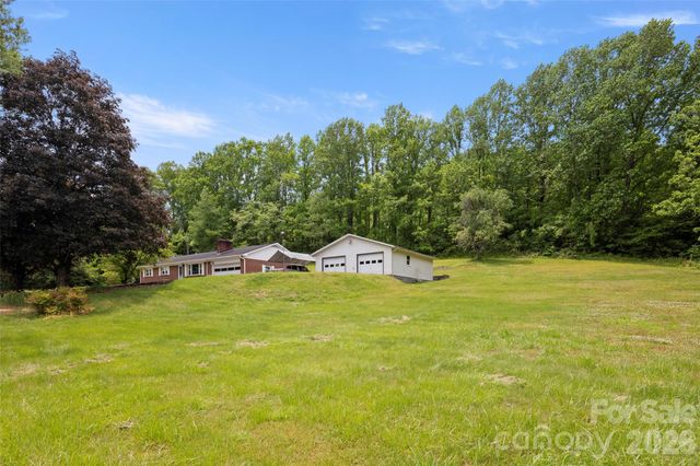 83 Honeysuckle Lane, Burnsville, NC 28714