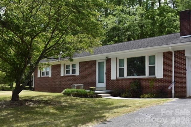 83 Honeysuckle Lane, Burnsville, NC 28714