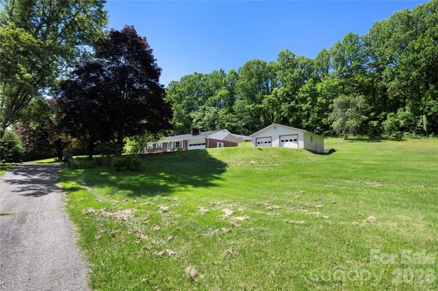 83 Honeysuckle Lane, Burnsville, NC 28714
