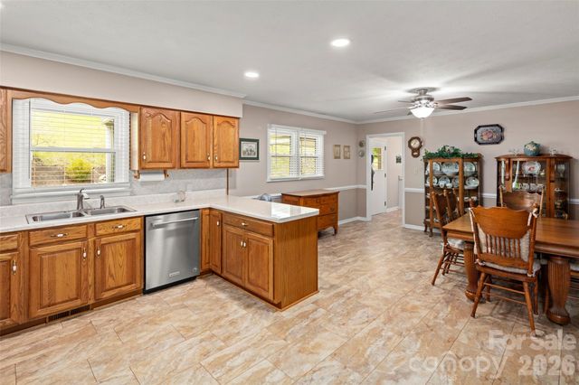 83 Honeysuckle Lane, Burnsville, NC 28714