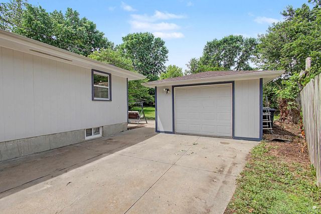 808 Brockman Circle, Manhattan, KS 66502